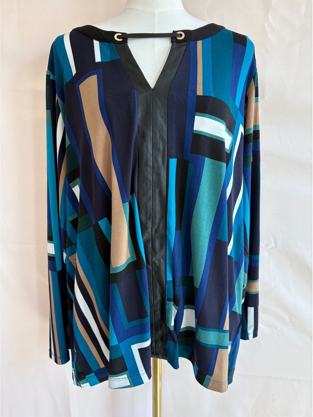 Calvin Klein Women's Plus Size 2X Geometric Print Long Sleeve Top with V-Neck